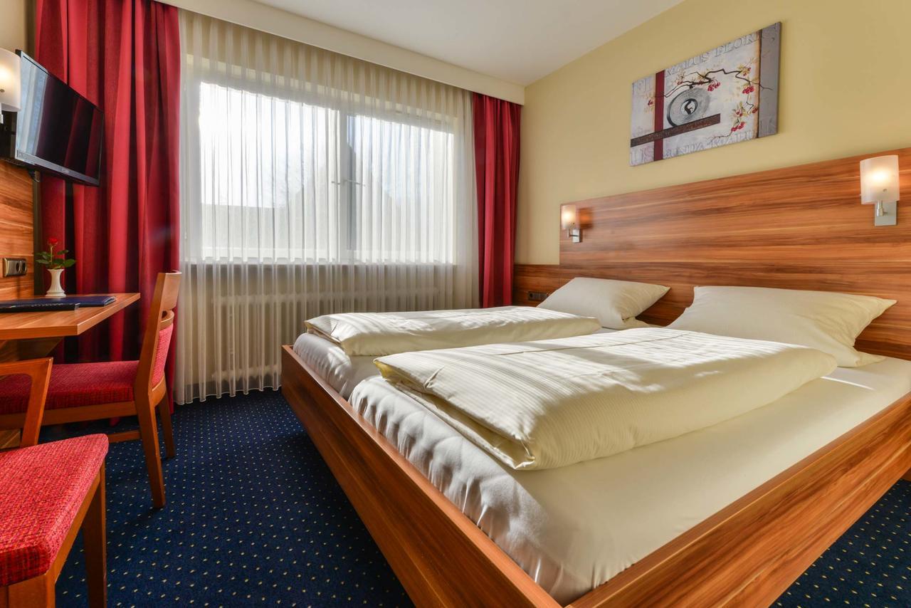 Hotel-Gasthof Rotes Ross Heroldsberg Exterior photo