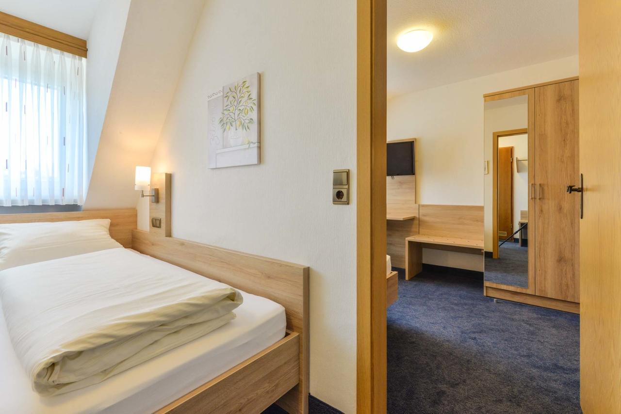 Hotel-Gasthof Rotes Ross Heroldsberg Exterior photo