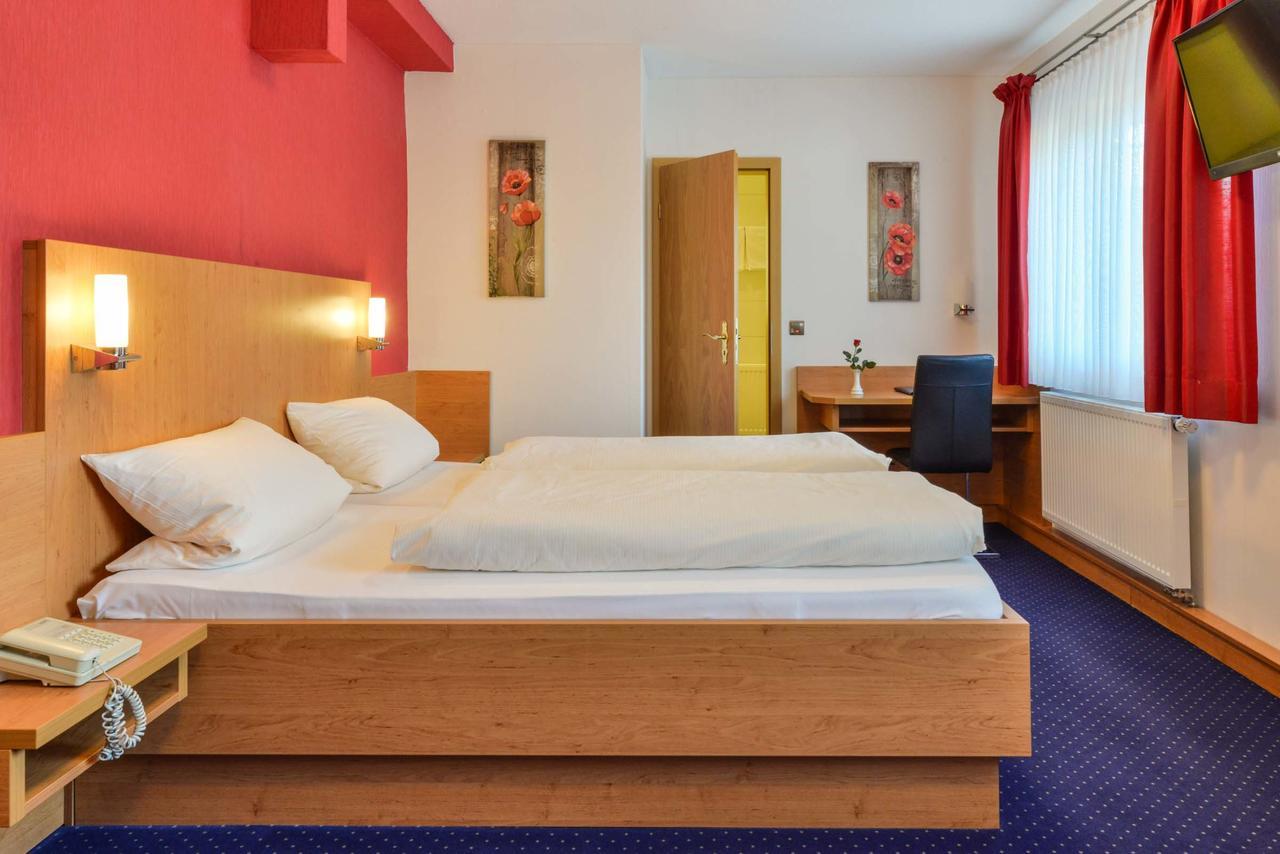 Hotel-Gasthof Rotes Ross Heroldsberg Exterior photo